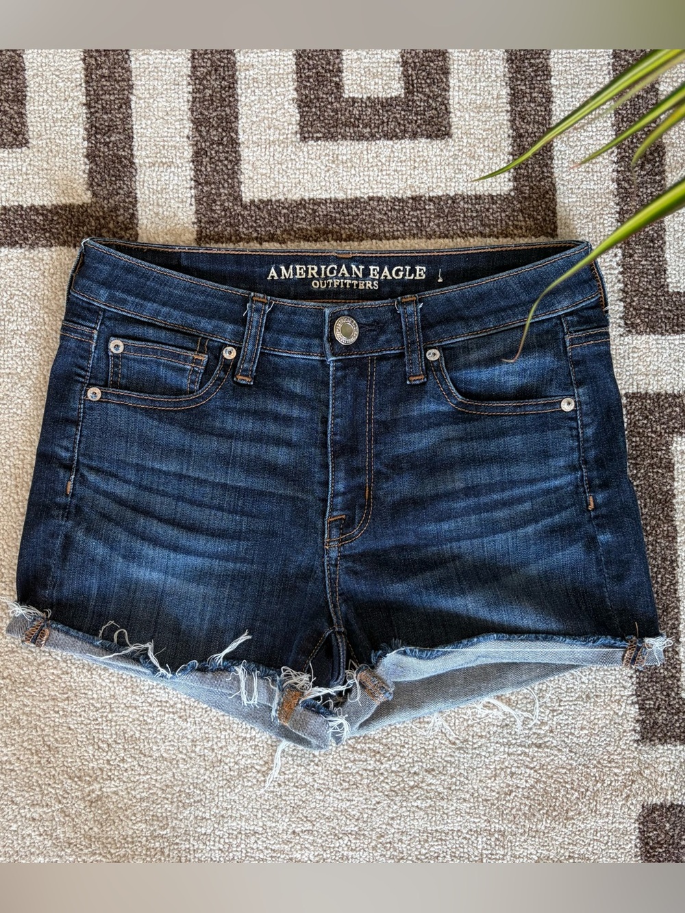 American Eagle Hi-Rise Shortie Dark Blue Denim Stretchy Raw Hem Jean Short Sz 4